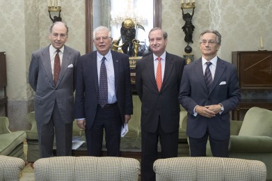Reunión del ministro Josep Borrell con el secretario general de la FCEB