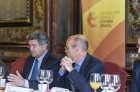 De izq. a dcha.: Santiago Fernández Valbuena, presidente de la FCEB, y Félix Costales, secretario general